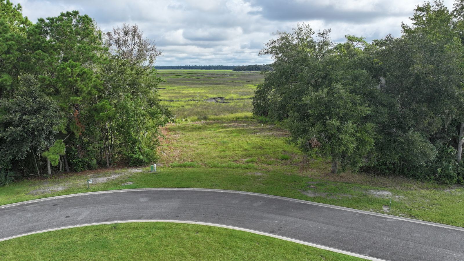 Buildable lot with marsh frontage